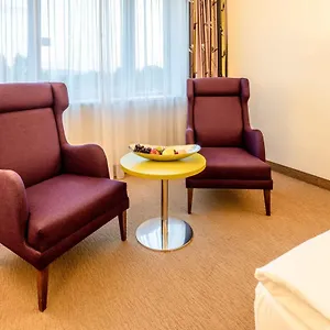 Plaza Premium Hotell