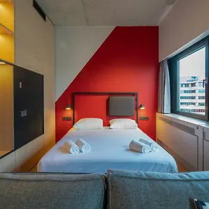 Via Hotell Diemerbrug