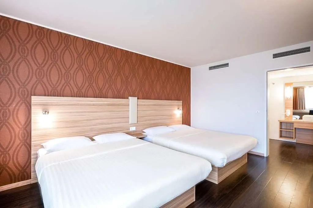Leonardo Hotel Vienna Schonbrunn 4*,